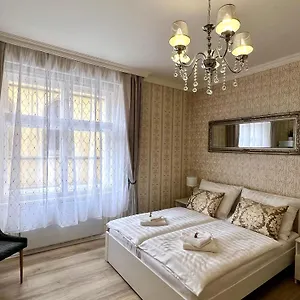 romance-in-the-old-town.praguehotelsweb.com/